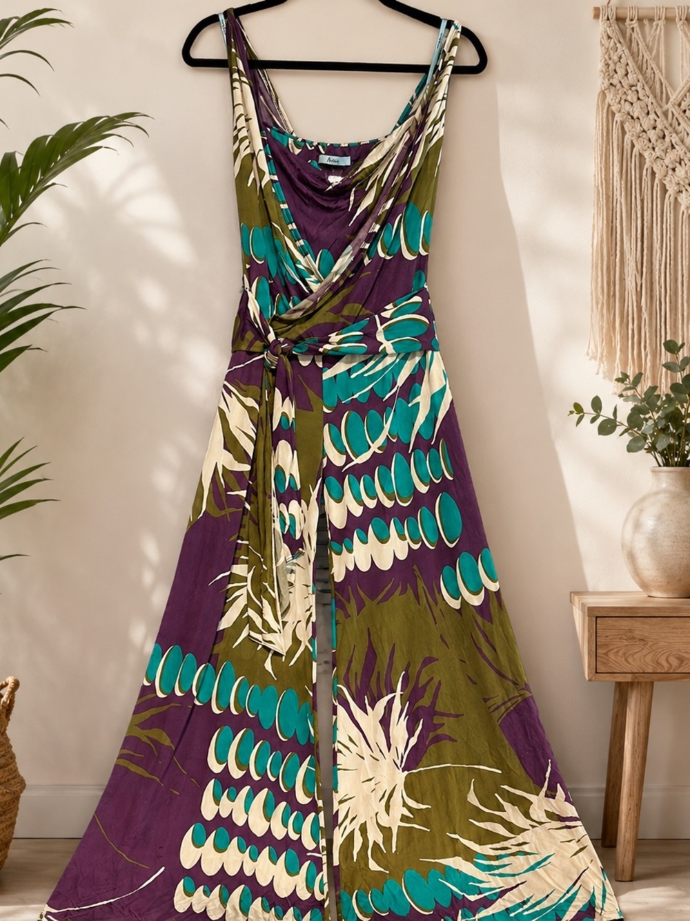 Marciano vintage, silk summer cruise pants outfit.